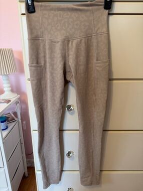 High-Rise Pocket Leggings in Taupe Leopard — Women's